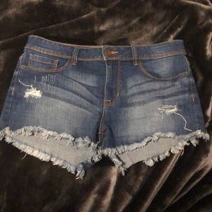 Frayed jean shorts